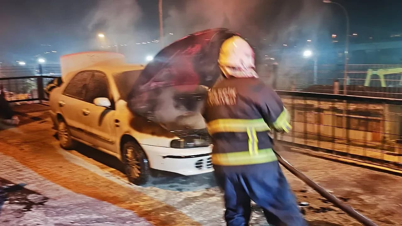 Bilecik'te Korkutan Anlar: Motor Kısmı Alev Alan Otomobil Kullanılamaz Hale Geldi